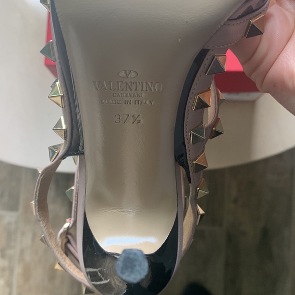 Reposhing my Valentino rock stud pumps. 37.5 - Picture 4 of 13